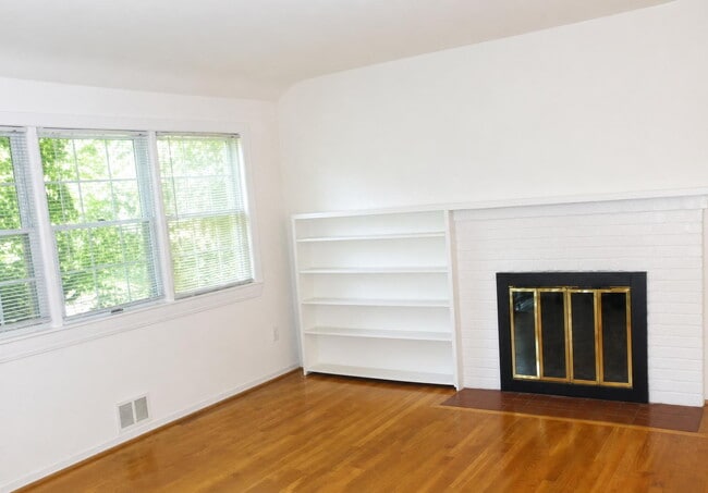 Building Photo - Elegant Split-Level Living in Prime Falls Church Location