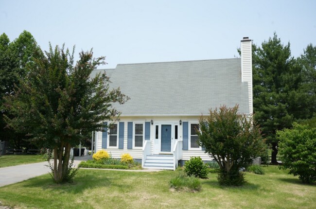 Building Photo - Charming 3-Bedroom, 2-Bathroom Home Perfec...