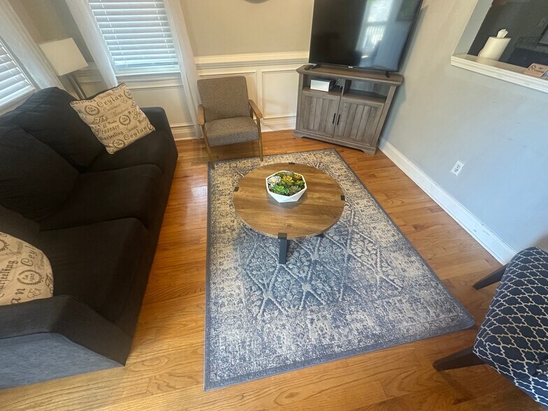 Building Photo - Room in Duplex on Griffin St NW