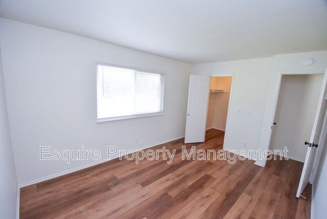 Building Photo - 1131 Carlsbad Pl