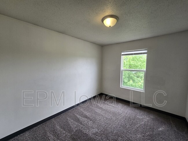 Building Photo - 60 Miller Ave SW
