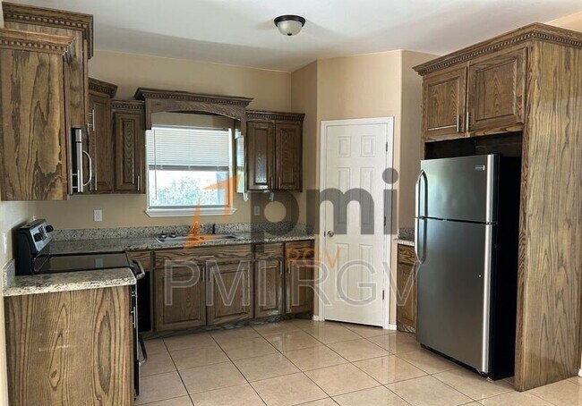 Building Photo - 2708 W Primrose Ave