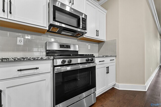 Building Photo - 114 Hudson River Dr