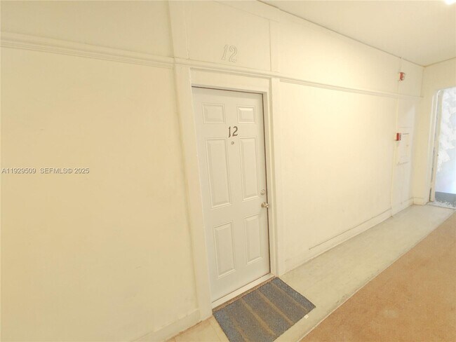 Building Photo - 1629 SW 6th St