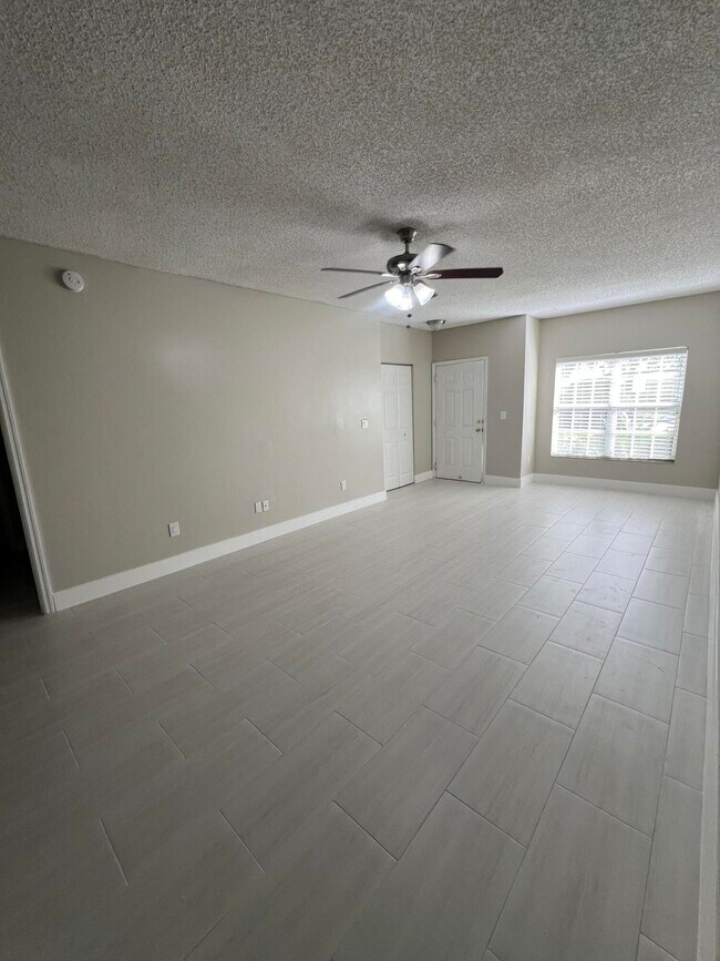 Building Photo - 10354 Fox Trail Rd S
