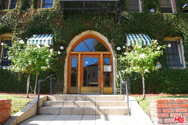 Building Photo - 611 Cloverdale Ave