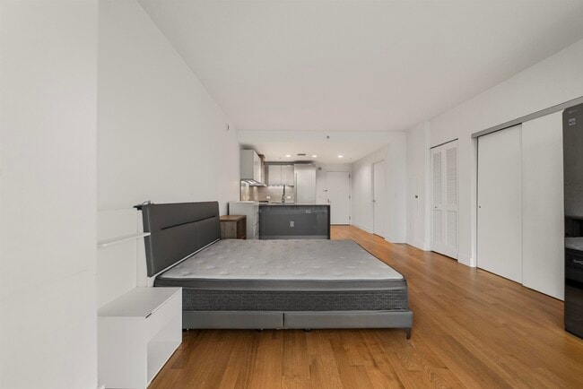 Building Photo - 77 Hudson St