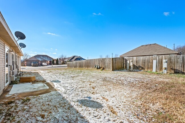 Building Photo - N Cassius Ln Duplex