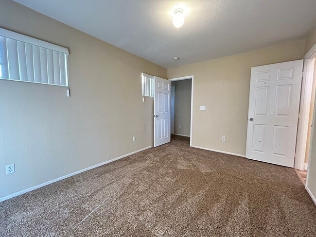 Building Photo - 3533 Terraza Mar Ave