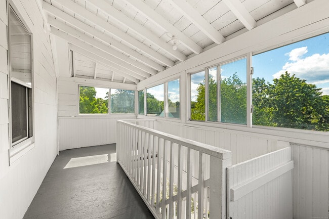 Building Photo - 318 Suburban Ave