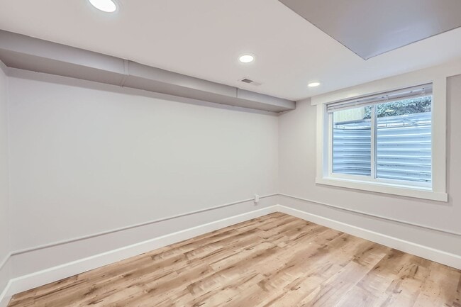 Building Photo - Wonderful West Old Town Home! A must see! ...