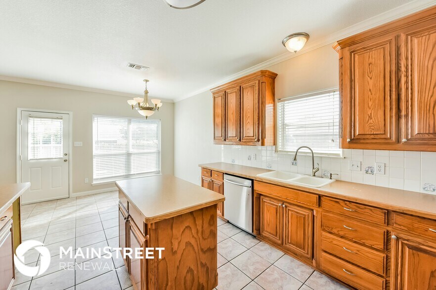 Building Photo - 3812 Periwinkle Dr