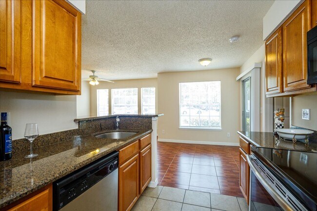 Building Photo - Ready Move to move 2 bedroom 2 bath Condo for Rent