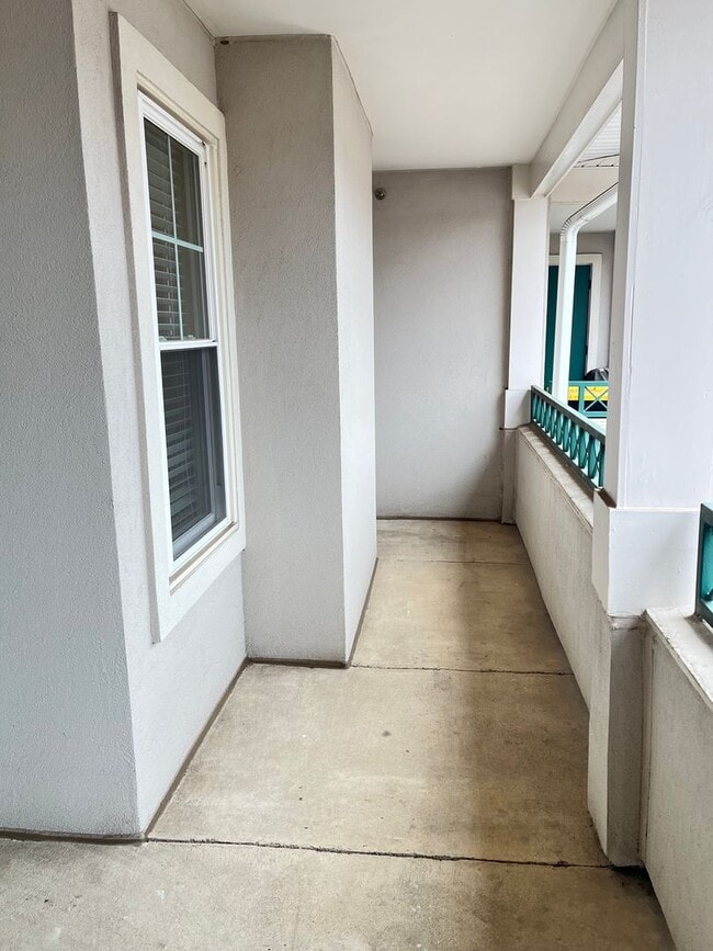 Building Photo - Beautiful 2 bed/2 bath condo in Reston...walk to RESTON TOWN CENTER!!