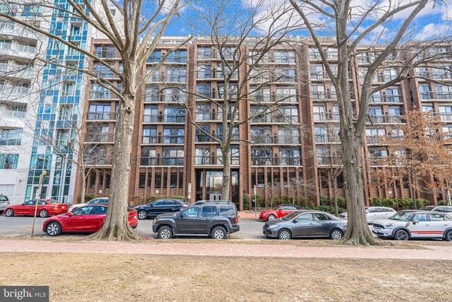Building Photo - 1001 26th St NW