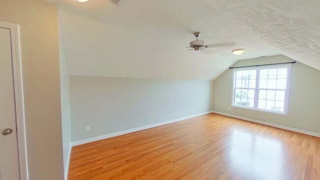 Building Photo - 622 Thorncliff Dr