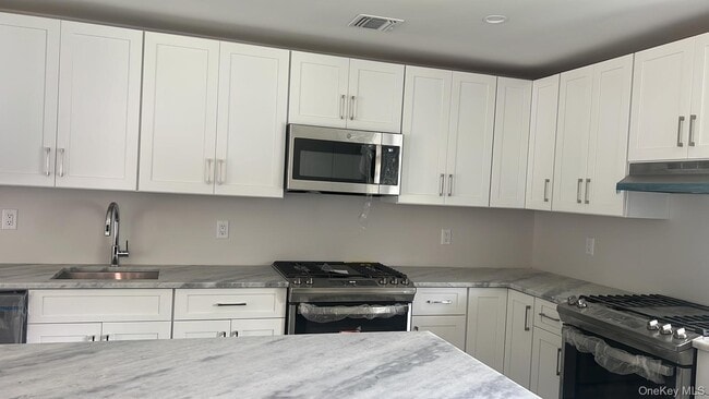 Building Photo - 24 S Parker Dr