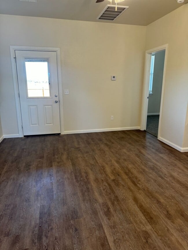 Building Photo - Duplex in Newcastle