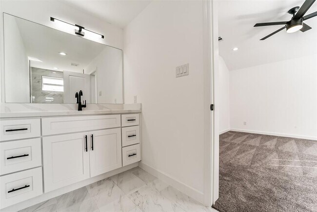 Building Photo - 5714 Beldart St
