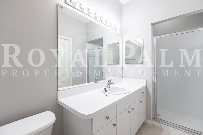 Building Photo - Estero 2BR Condo – Submit Your Application by 12/31 and Score $500 Off! (Plus, There's an Elevato...