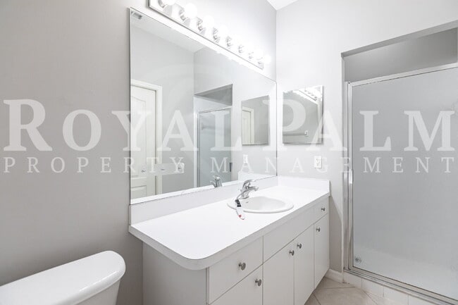 Building Photo - Swipe Right on This Estero 2-Bedroom Condo — Elevator Access + $500 Off If You Apply Before FEB 28!