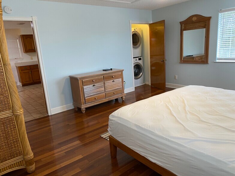 Building Photo - 5802 Monterey Ave