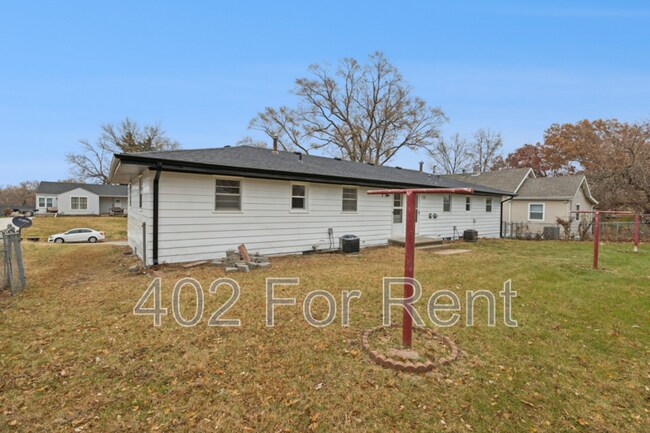 Building Photo - 3823 Saratoga St