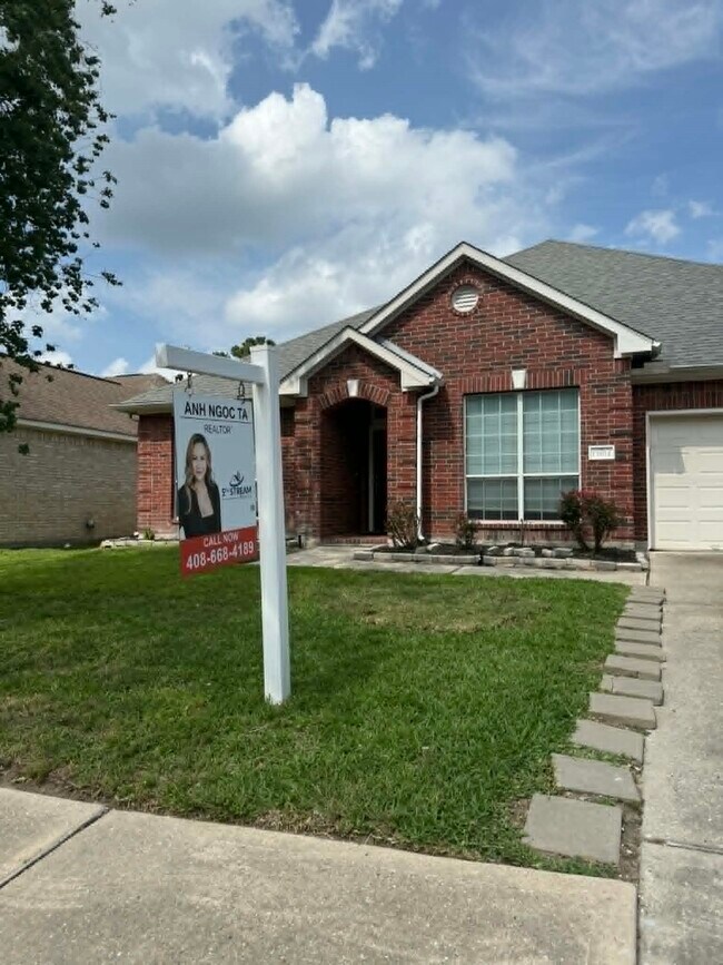 Building Photo - 13814 Bink Ct