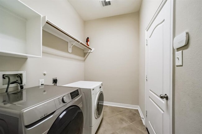 Building Photo - 14711 E Red Bayberry Ct