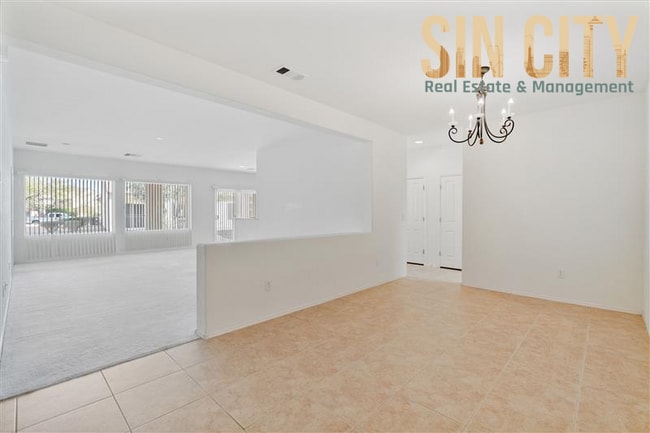 Building Photo - 7922 N Crested Starling Ct