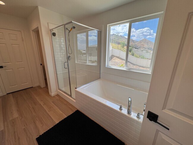 Building Photo - Beautiful 5 Bedroom 3 Bathroom Home Built in 2021