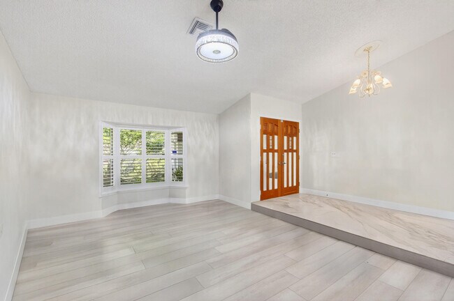 Building Photo - 4256 Gleneagles Dr