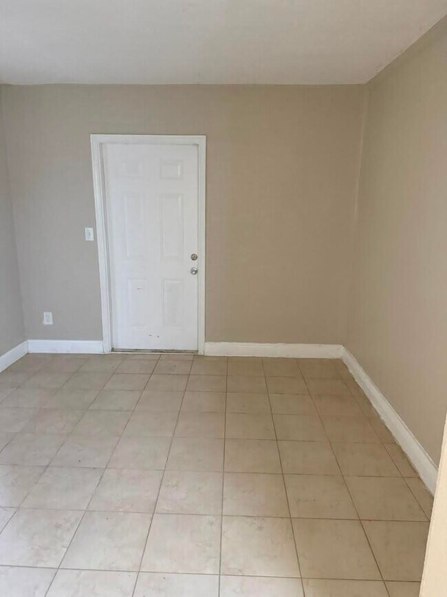 Building Photo - 9519 Birmingham Dr