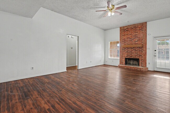 Building Photo - 1010 Hyden Ave