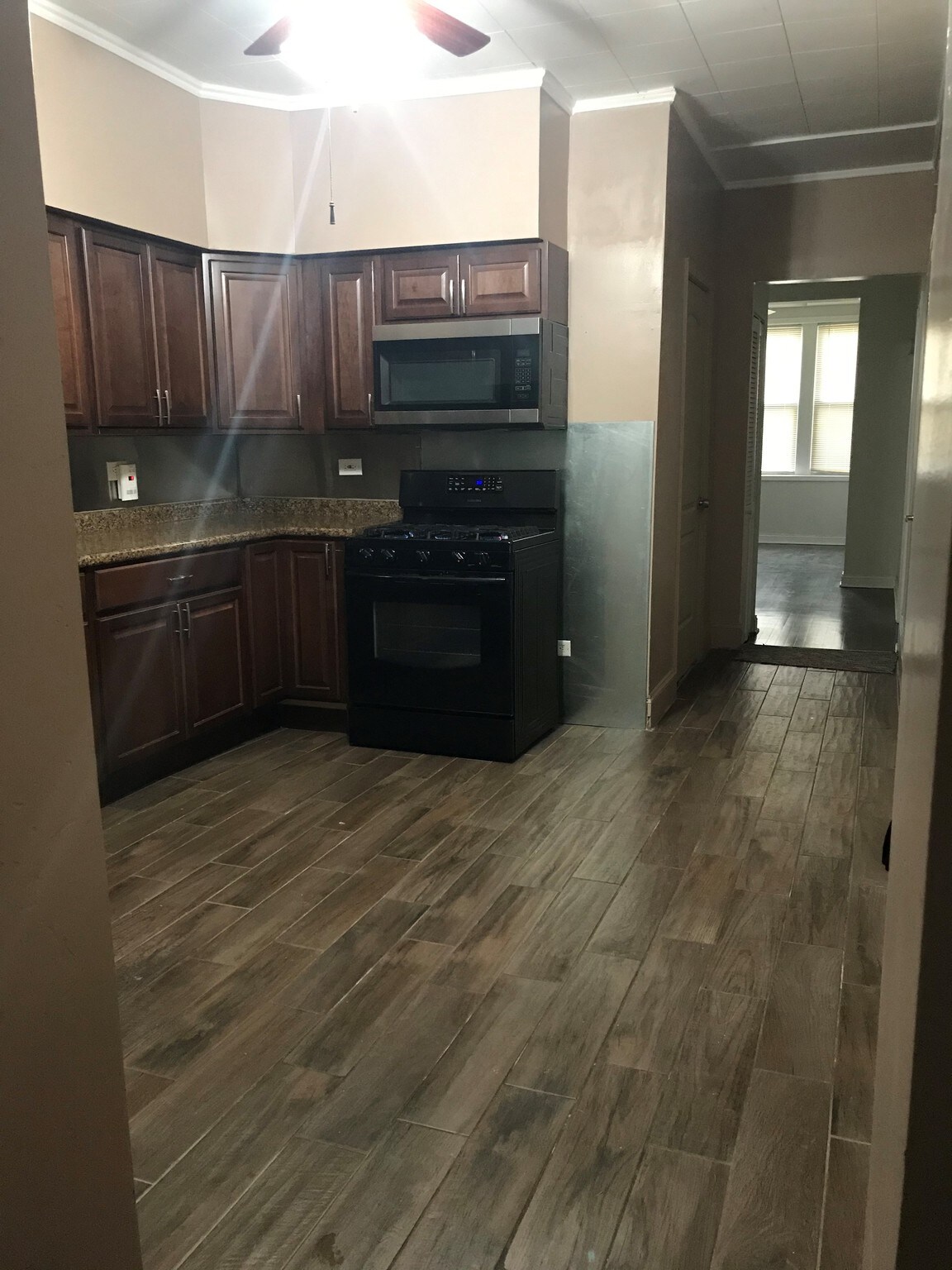 Kitchen - 4119 S Sacramento Ave