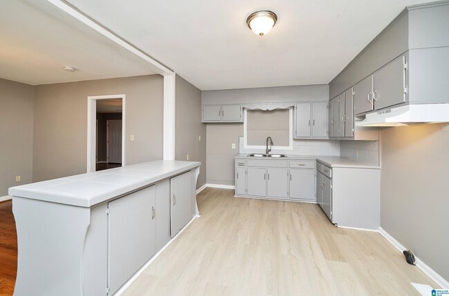 Building Photo - 312 Mignon Ave