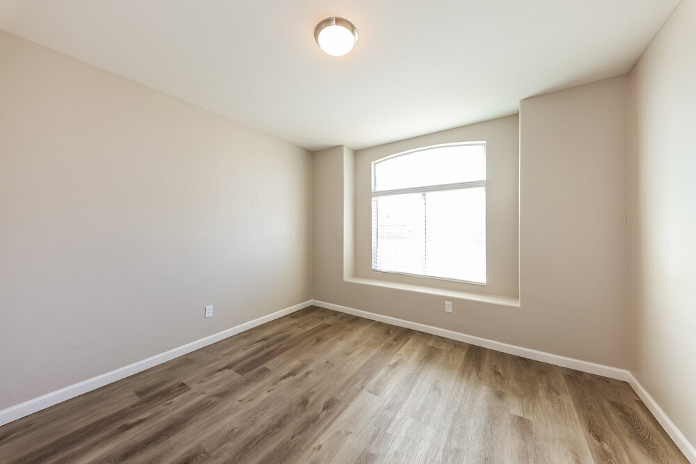 Building Photo - 8338 W Bluefield Ave
