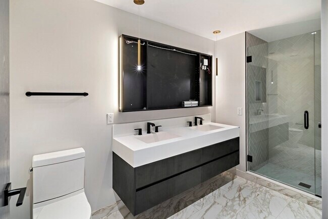 Building Photo - 55 Lagrange St
