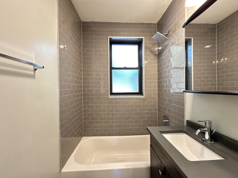 Building Photo - 4530 N Damen Ave