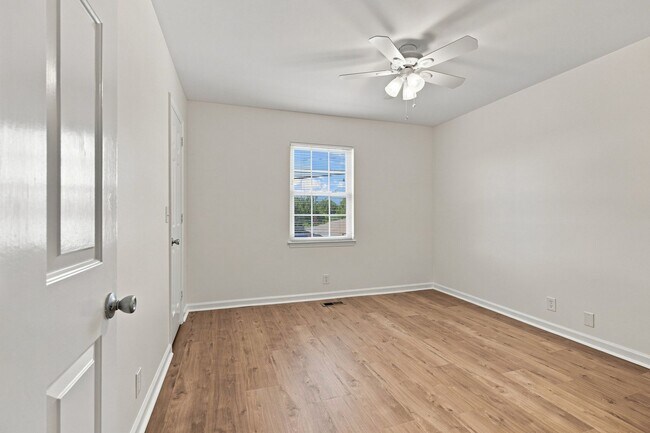 Building Photo - 4113 Hunting Dr