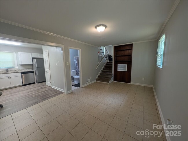 Building Photo - 5713 Barrington Dr