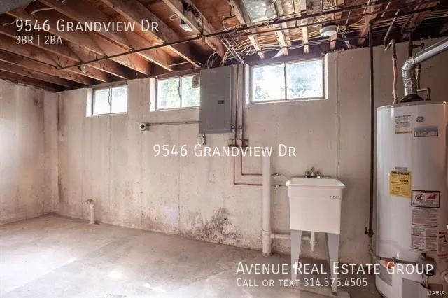 Building Photo - 9546 Grandview Dr