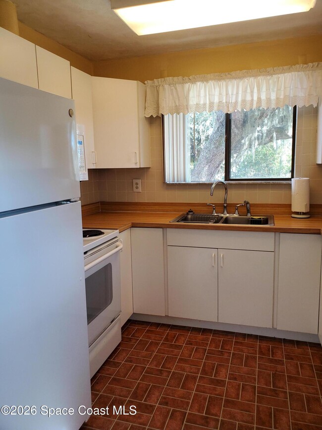 Building Photo - 2324 Bignonia St