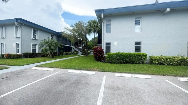 Building Photo - 7547 S Oriole Blvd