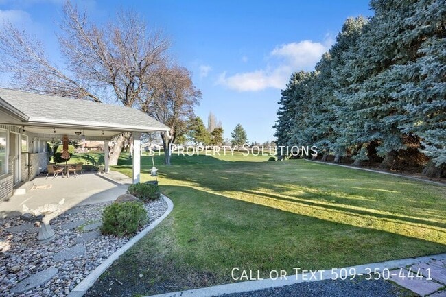 Building Photo - 1227 Fairway Dr NE