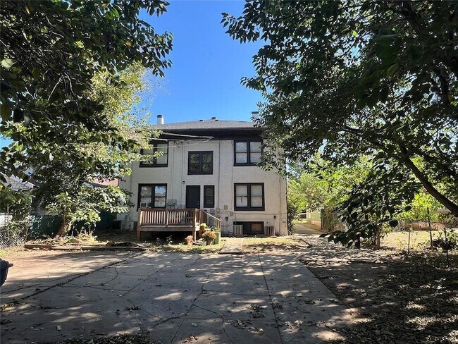 Building Photo - 3019 N Robinson Ave