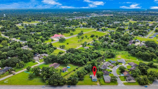 Building Photo - 221 3rd St N