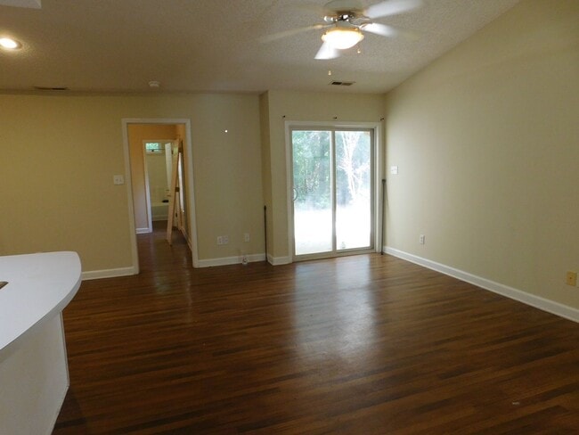 Building Photo - 207 Tobiano Dr