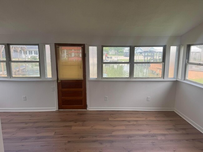 Building Photo - 4956 Island Dr
