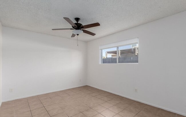 Building Photo - 242 N Standage